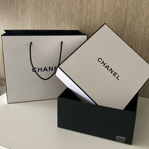 Authentic Chanel Box 📦 & Bag
